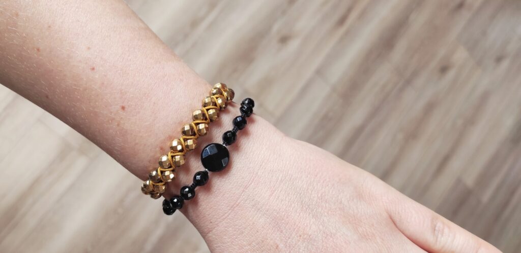 Czarna i złota bransoletka kamienie naturalne